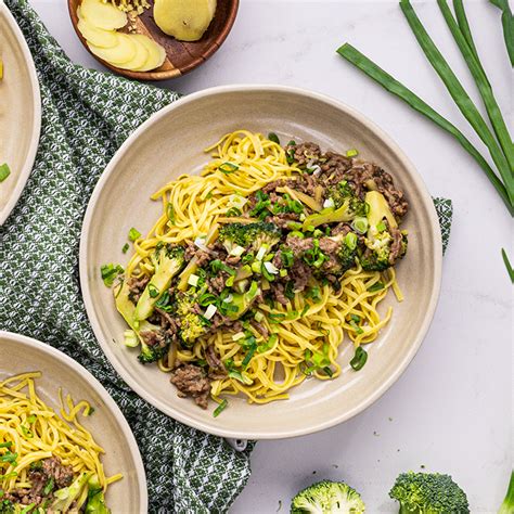 Hovězí s brokolicí a nudlemi